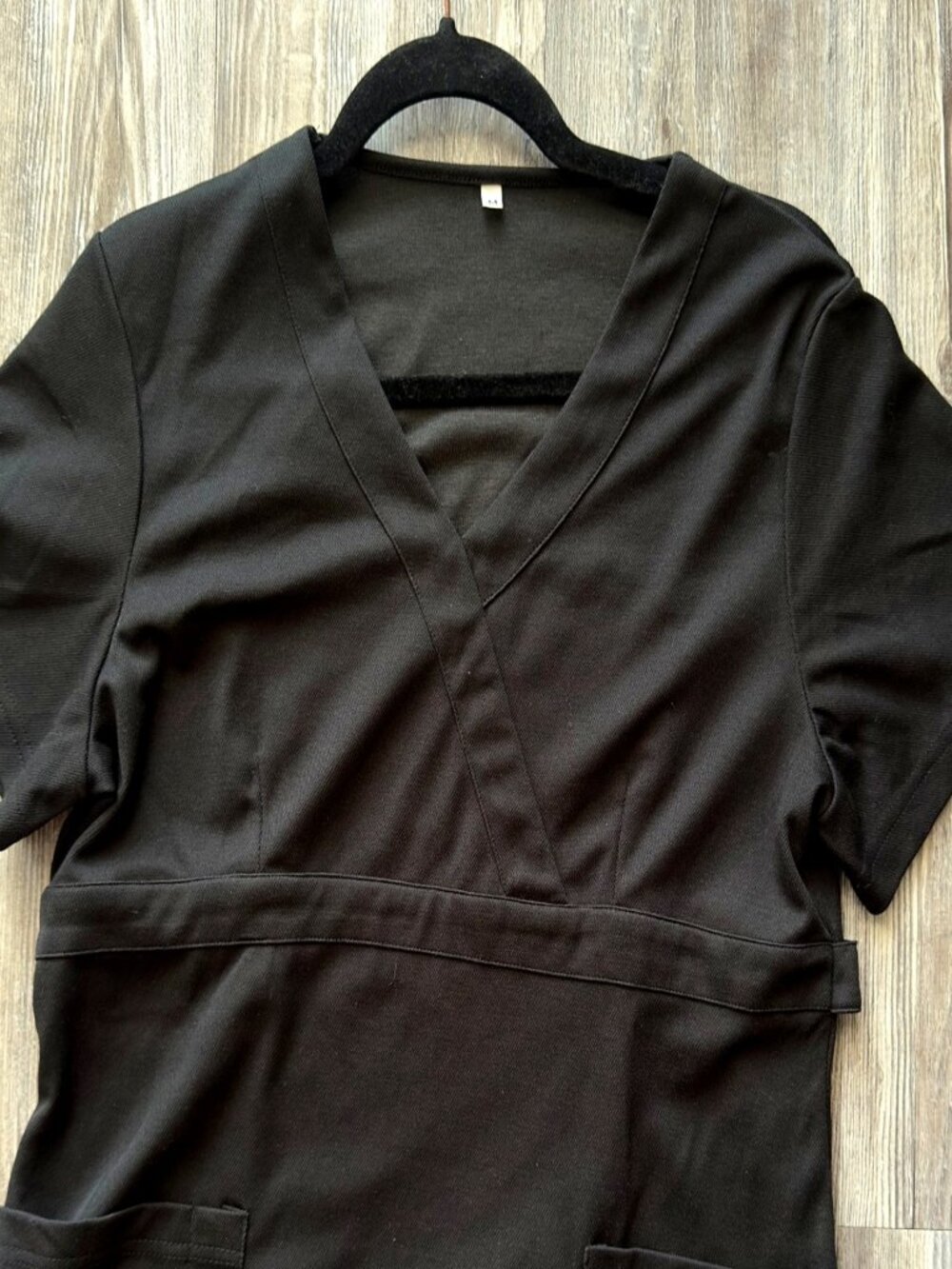 Titan Scrubs Top | SIze Medium